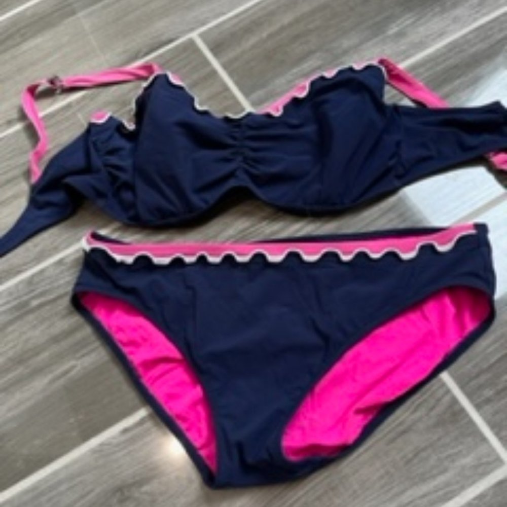 2 piece gottex swimsuit in good condition